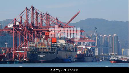 Kwai Tsing, Hong Kong 29 novembre 2019: Terminali per container Kwai Tsing Foto Stock