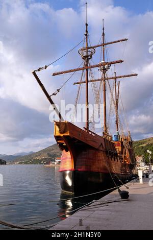 Motore barca a vela Karaka nel porto di Dubrovnik, Croazia Foto Stock