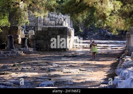 Ruinen der antigen Hafenstadt Phaselis a Lykien, Kemer, Türkei Foto Stock