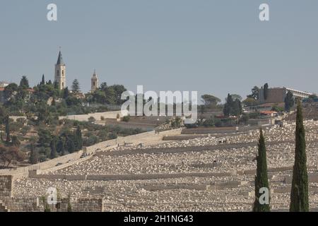 Vista del Monte degli Ulivi sulla città vecchia di Gerusalemme in Israele. Foto Stock