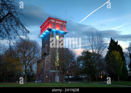 CASTROP-RAUXEL, GERMANIA - 14 NOVEMBRE 2020: Vecchia sede della buca di Erin, punto di riferimento della metropoli di Ruhr Castrop-Rauxel contro il cielo di sera il 14 novembre, Foto Stock