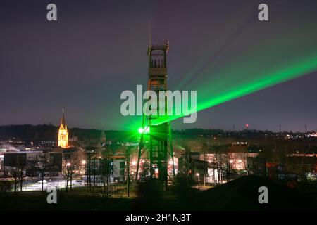 CASTROP-RAUXEL, GERMANIA - 5 dicembre 2020: Vecchia sede della buca di Erin, punto di riferimento della metropoli di Ruhr Castrop-Rauxel contro il cielo di sera il 5 dicembre 2 Foto Stock