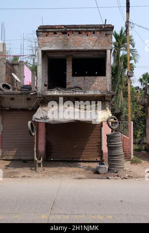 Casa semplice nel villaggio di Kumrokhali, Bengala Occidentale, India Foto Stock