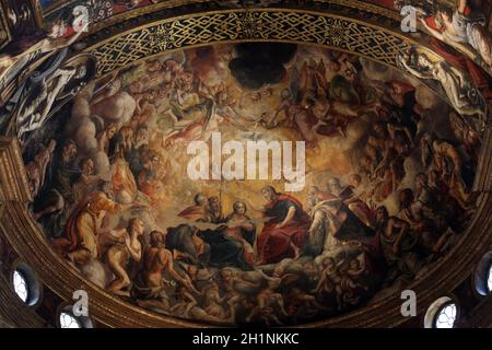 Dettaglio di affresco nella cupola sopra l altare della Basilica di Santa Maria della Steccata, Parma, Italia Foto Stock