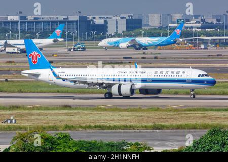 Guangzhou, Cina - 24 settembre 2019: China Southern Airlines Airbus A321neo aereo all'aeroporto di Guangzhou Baiyun (CAN) in Cina. Foto Stock