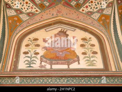 Bell'ornamento sul muro del palazzo in Amber Fort a Jaipur, Rajasthan, India Foto Stock
