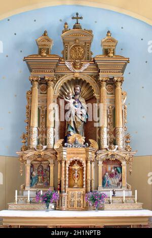 Altare maggiore nella chiesa di nostra Signora di Lourdes e San Giuseppe nel Barilovicki Leskovac, Croazia Foto Stock