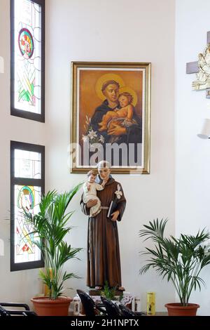 Sant'Antonio di Padova tiene il bambino Gesù, nella Chiesa di Sant'Antonio di Padova a Gradica, in Croazia Foto Stock