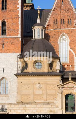 Cracovia, Polonia - 10 gennaio 2021 : Cattedrale di Wawel del XI secolo, luogo di incoronazione dei re polacchi sulla collina di Wawel. Cappella della Dinastia Vasa Foto Stock