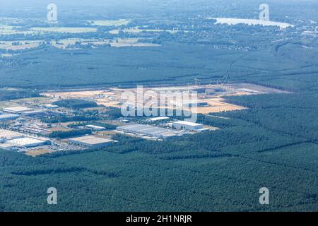 Berlino, Germania - 19 agosto 2020: Tesla Gigafactory Berlino Brandenburg Giga cantiere aereo Visualizza foto in Germania. Foto Stock