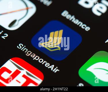 BAYONNE, FRANCIA - CIRCA GENNAIO 2021: Icona dell'app SingporeAir sullo schermo di Apple iPhone. Foto Stock