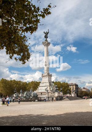 Bordeaux, Francia - 9 Settembre 2018: Esplanade des Quinconces, la fontana del monumento aux in Girondins Bordeaux. Francia Foto Stock