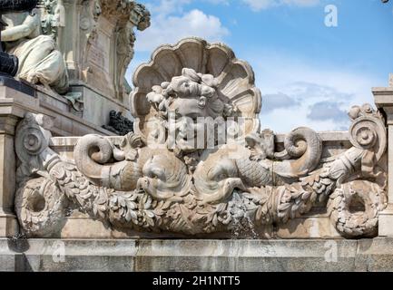 Esplanade des Quinconces, la fontana del monumento aux in Girondins Bordeaux. Francia Foto Stock