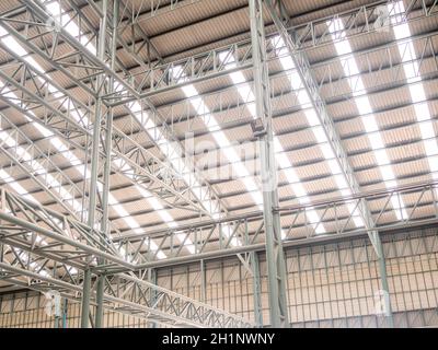 Big Hall struttura in acciaio del tetto il design moderno. Foto Stock