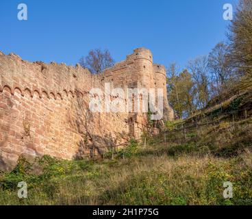 Scenario serale intorno al castello di Wertheim nella Germania meridionale Foto Stock