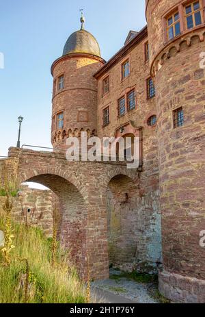 Scenario serale intorno al castello di Wertheim nella Germania meridionale Foto Stock