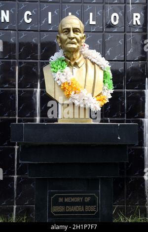 Monumento di Girish Chandra Bose a Kolkata, India. Girish Chandra Bose è stato l'eminente educatore e grande riformatore sociale. Foto Stock