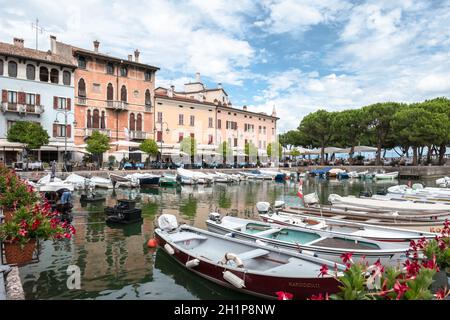 Porto Vecchio di Desenzano. Desenzano del Garda (BS), ITALIA - 24 agosto 2020. Foto Stock