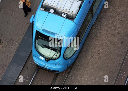 Vista aerea tram sul divieto di piazza Jelacic a Zagabria in Croazia Foto Stock