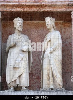 Santi, statua marmorea sul Battistero, Parma Emilia-Romagna Italia Foto Stock