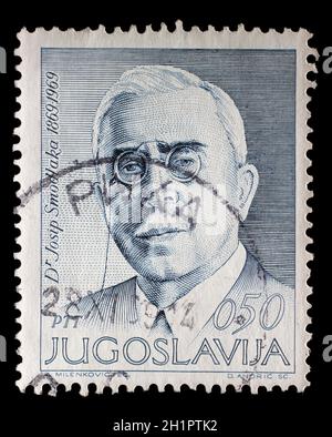 Francobollo stampato in Jugoslavia mostra il 100° anniversario della nascita di Josip Smodlaka (1869-1956), politico croato, circa 1969. Foto Stock