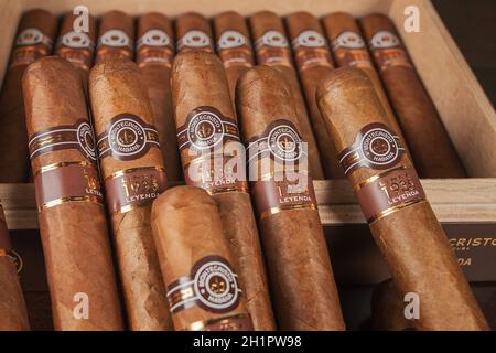 Santa Clara, Cuba - 19 Marzo 2019: una chiusura di Montecristo sigari cubani, Linea 1935 Leyenda Foto Stock