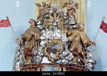 San Giovanni di Capistrano e Bernardino di Siena, statua del pulpito nella chiesa di Santa Caterina d'Alessandria a Krapina, Croazia Foto Stock