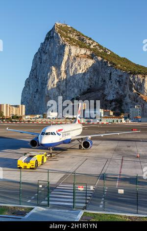 Gibilterra - 30 luglio 2018: British Airways Airbus A320 aereo all'aeroporto di Gibilterra (GIB). Airbus è un costruttore europeo di aeromobili con sede a Tolone Foto Stock