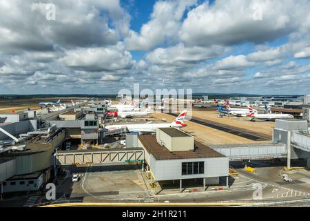 Londra, Regno Unito - 31 luglio 2018: Aerei all'aeroporto di Londra Gatwick (LGW) nel Regno Unito. Foto Stock