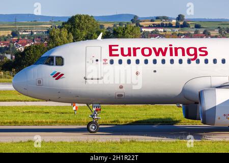Stoccarda, Germania - 9 luglio 2020: Eurowings Airbus A320 aereo all'aeroporto di Stoccarda (Str) in Germania. Airbus è un produttore europeo di aeromobili ba Foto Stock