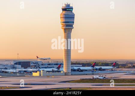 Atlanta, Georgia - 3 aprile 2019: Torre all'aeroporto di Atlanta (ATL) in Georgia. Foto Stock