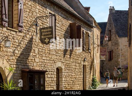 Beynac et Cazenac, Francia - 4 Settembre 2018: borgo medievale di Beynac et Cazenac, dipartimento di Dordogne, Francia Foto Stock