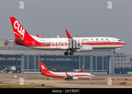 Shanghai, Cina - 28 settembre 2019: China United Airlines CUA Boeing 737-800 aereo all'aeroporto di Shanghai Hongqiao (SHA) in Cina. Boeing è un Amer Foto Stock