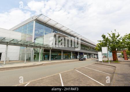 Greven, Germania - 9 agosto 2020: Edificio del terminal FMO dell'aeroporto di Münster Osnabrück in Germania. Foto Stock