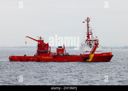 Kiel, Germania. 18 Ott 2021. La nave per la risposta alle fuoriuscite di petrolio MS Kiel è ormeggiata nel Mar Baltico. Nel corso di un evento stampa sono state presentate misure per combattere l'inquinamento marino e monitorare le aree marine contaminate da munizioni nella zona marittima di Kolberger Heide, al largo di Kiel. Credit: Frank Molter/dpa/Alamy Live News Foto Stock