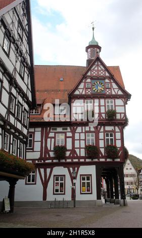 Rathouse sulla piazza Marktplatz a Bad Urach, Germania Foto Stock