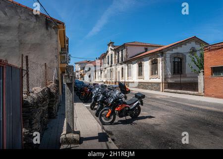 Alcanices, Spagna, luglio 2020 - Vista sulla strada della città di Alcanices, Zamora, Spagna Foto Stock