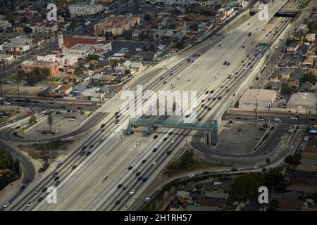 Aerial of Harbor Freeway, Interstate 110 o i-110 e West Manchester Avenue, Los Angeles, California, USA. Foto Stock