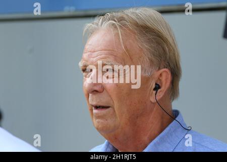 Volker Finke, ex-Trainer Freiburg und Köln, 1. BL: 19-20: 3. Sptg. SC Friburgo vs 1. LE NORMATIVE FC KÖLN DFL VIETANO L'USO DI FOTOGRAFIE COME IMAG Foto Stock