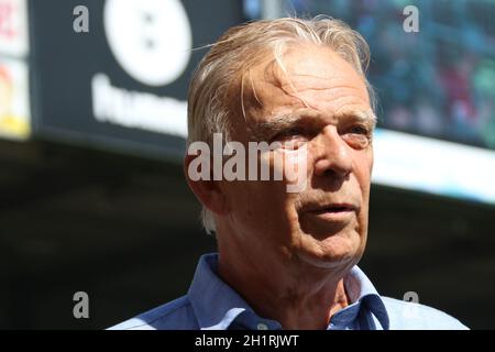 Volker Finke, ex-Trainer Freiburg und Köln, 1. BL: 19-20: 3. Sptg. SC Friburgo vs 1. LE NORMATIVE FC KÖLN DFL VIETANO L'USO DI FOTOGRAFIE COME IMAG Foto Stock