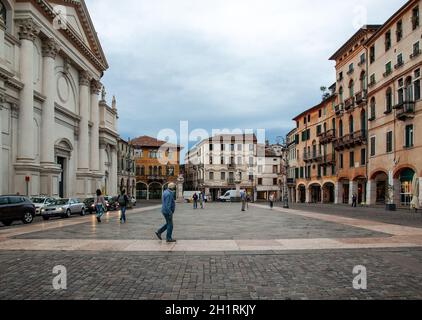 Bassano del Grappa, Italia - 6 Settembre 2019: Piazza Liberta ( Piazza della Libertà) a Bassano del Grappa. Italia Foto Stock