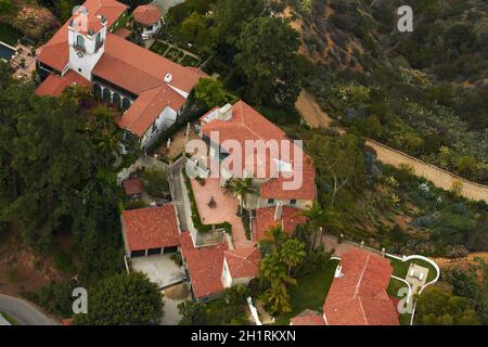 Ex casa di Madonna e gangster anni '30 Bugsy Siegel, e utilizzato nel film Beverly Hills Cop), Hollywood Hills, Los Angeles, California, Stati Uniti d'America - aereo. Foto Stock