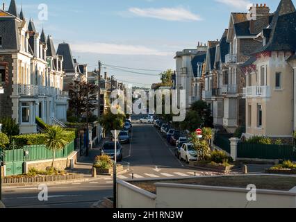 Saint-Malo, Francia - 16 settembre 2018: Strada a St Malo, Bretagna, Francia Foto Stock