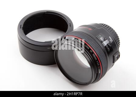 Huettenberg, Germania 2021-03-12: Nikon D70mm f/1.2 EX DG HSM. Canon Inc. È una multinazionale giapponese specializzata nella produzione di Foto Stock