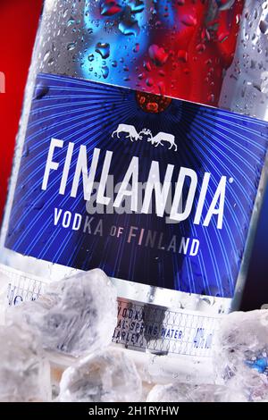 POZNAN, POL - 28 GENNAIO 2021: Bottiglia di Finlandia, un marchio di vodka finlandese di proprietà della Brown-Forman Corporation e distribuito in 135 paesi. Foto Stock