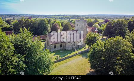 Vista aerea della chiesa di St Mary e di All Saints nel villaggio di Boxley, Kent, Regno Unito Foto Stock