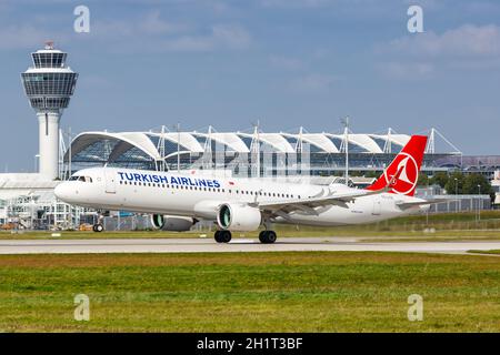 Monaco di Baviera, Germania - 9 settembre 2021: Aereo Turkish Airlines Airbus A321neo all'aeroporto di Monaco (MUC) in Germania. Foto Stock