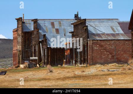 Ufficio postale di Bodie, Sala IOOF, Sala dell'Unione di Miner, e Morgue, Main St, Bodie Ghost Town, contea di Mono, Sierra orientale, California, Stati Uniti Foto Stock