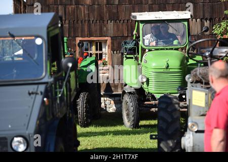 Oldtimer-Traktor-Treffen a Neukirchen, Vöcklabruck, Österreich, Europa - incontro dei trattori d'epoca a Neukirchen, Vöcklabruck, Österreich, Europa Foto Stock