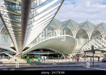 Lisbona, Portogallo - 25 settembre 2021: Lisbona Lisboa Oriente stazione ferroviaria architettura moderna in Portogallo. Foto Stock